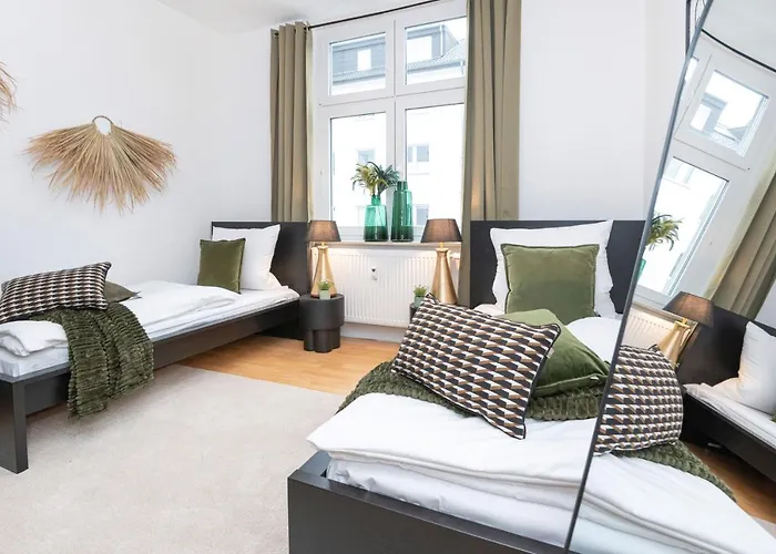Modern & Stylish For 3: Smart Tv
