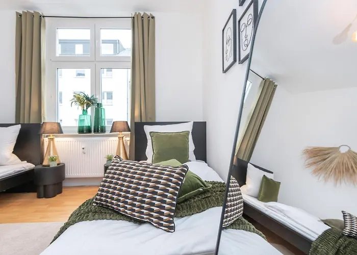 Modern & Stylish For 3: Smart Tv