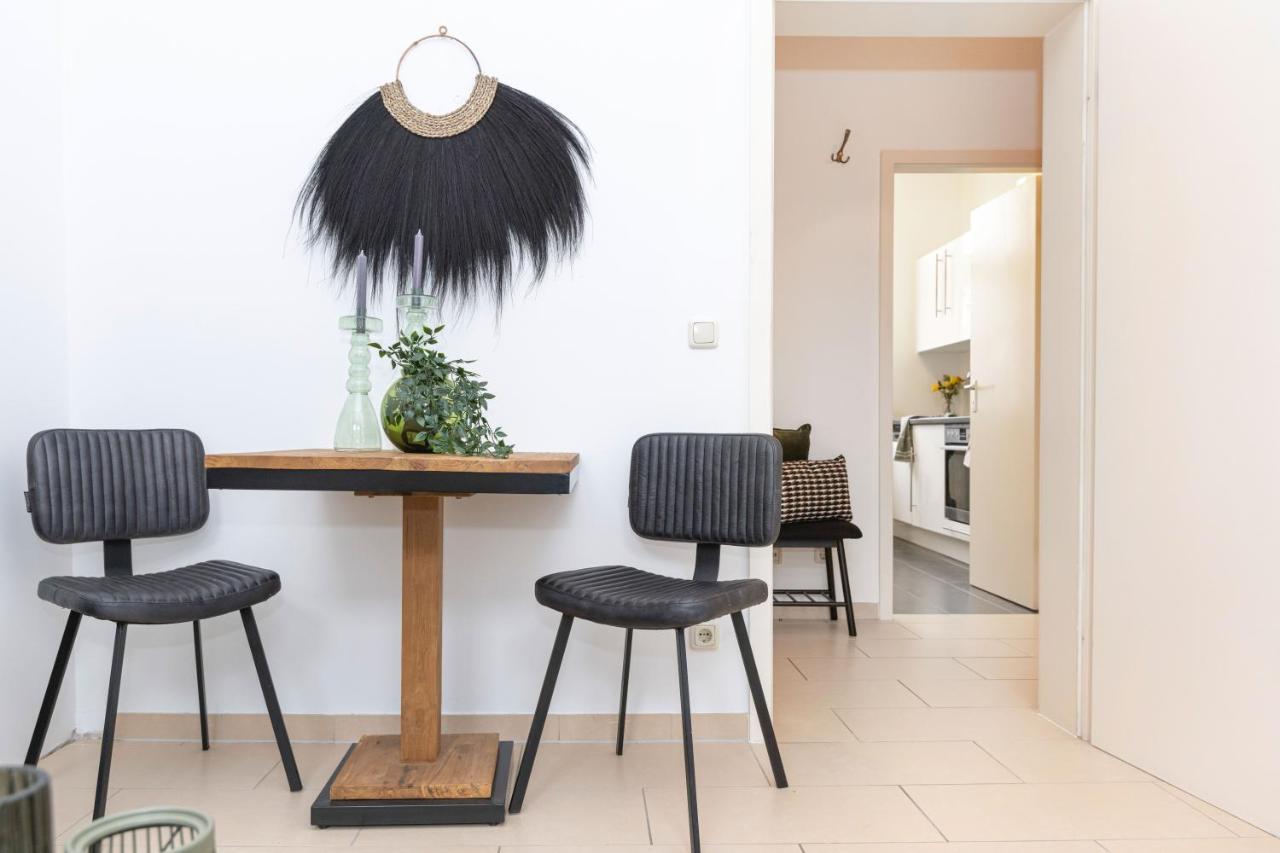 Modern & Stylish For 3: Smart Tv