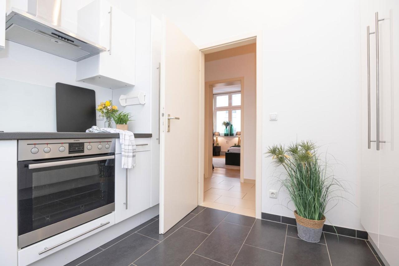 Modern & Stylish For 3: Smart Tv Essen