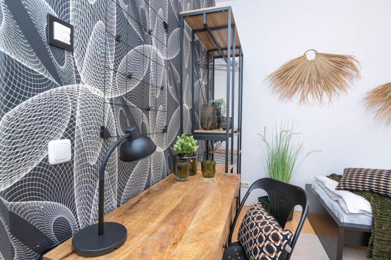 Apartment Modern & Stylish For 3: Smart Tv *