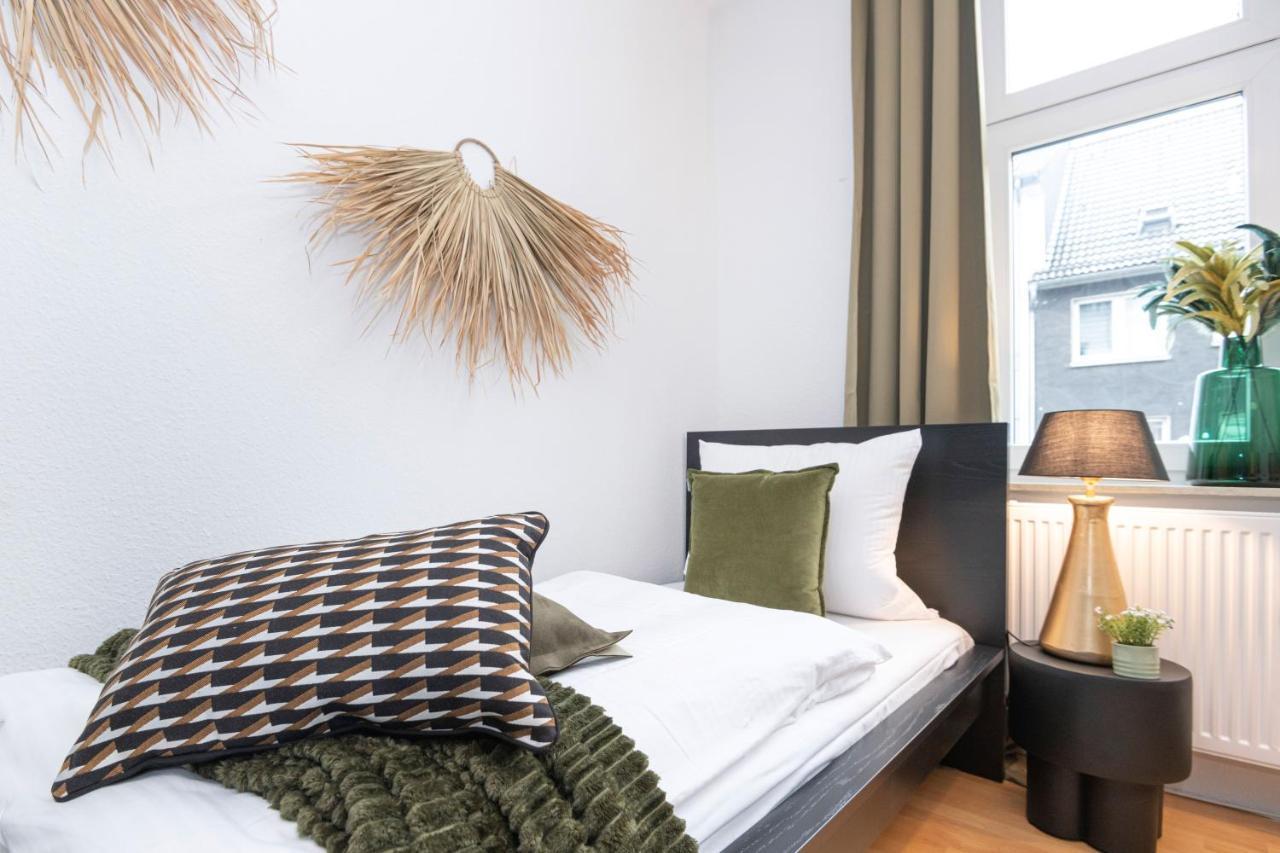 Modern & Stylish For 3: Smart Tv * Essen