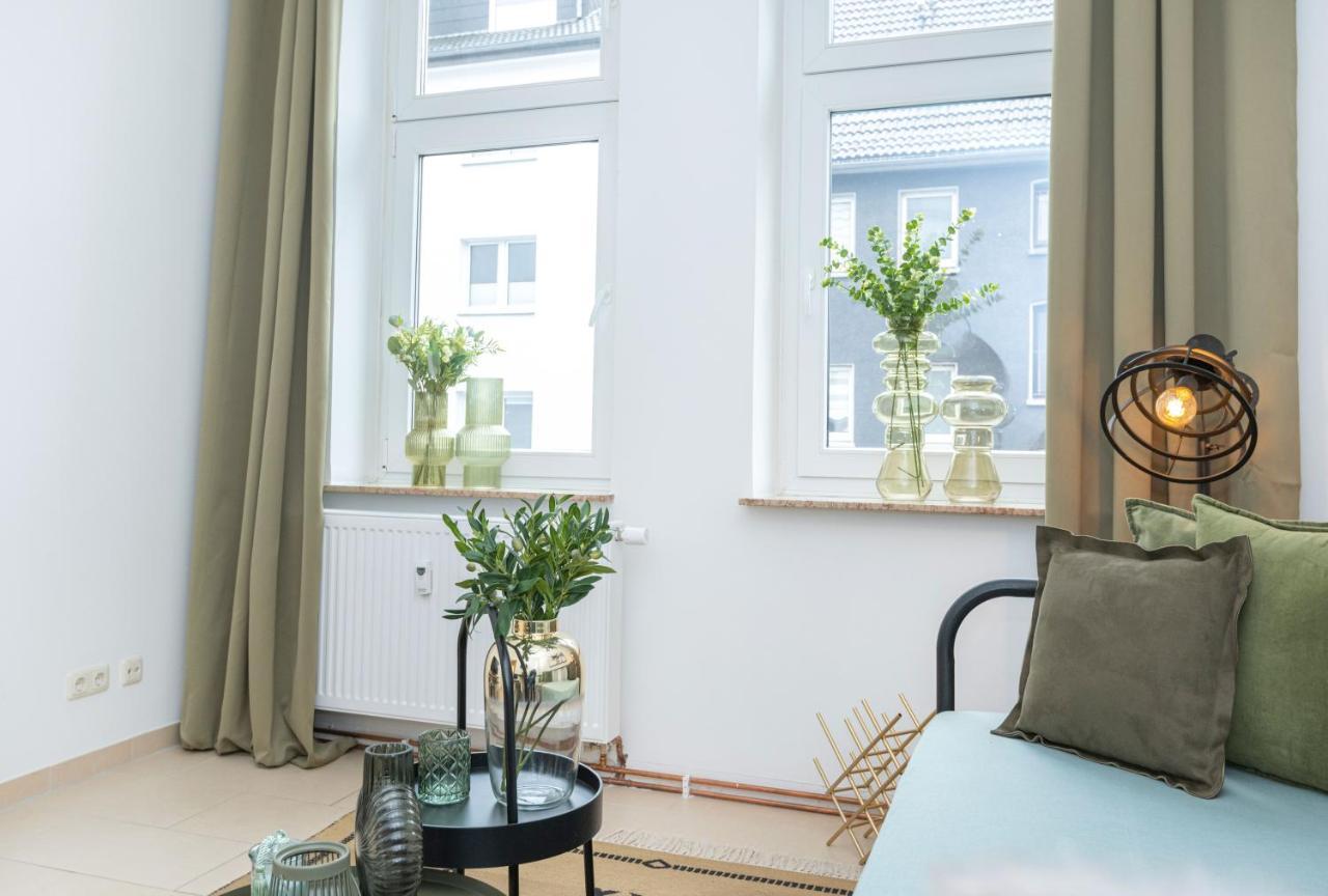 Modern & Stylish For 3: Smart Tv Apartment